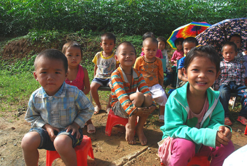 “Đồng hành cùng vùng khó” đến với trẻ em nghèo Sơn La ảnh 4